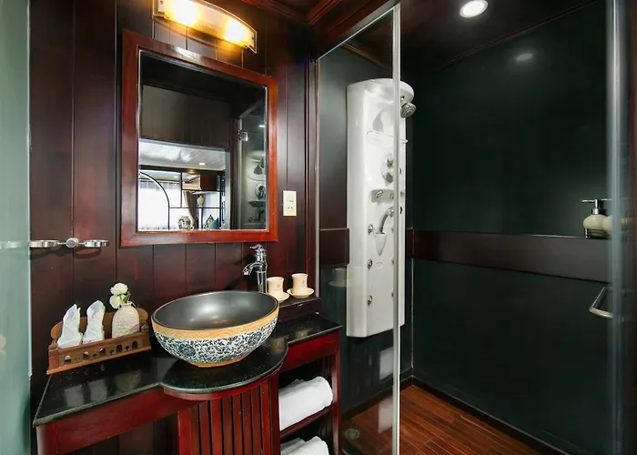 & Bai Tu Long Cruises 5*